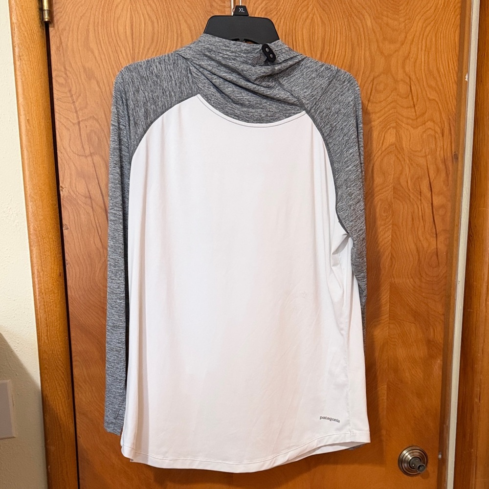 Patagonia Heather Gray and White Long Sleeve tropical sun shirt Shirt size xl